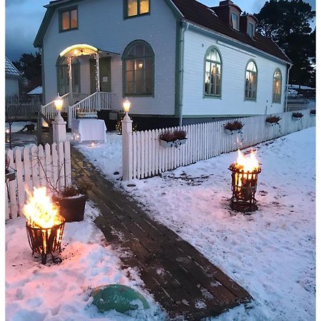 Missionshuset Bed & Breakfast Sandhamn Kültér fotó