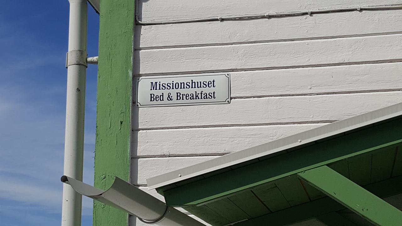 Missionshuset Bed & Breakfast Sandhamn Kültér fotó